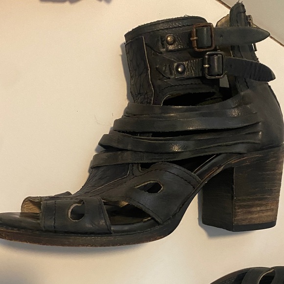 Freebird by Steven Black Leather Heeled Sandals size 7 - Picture 7 of 8